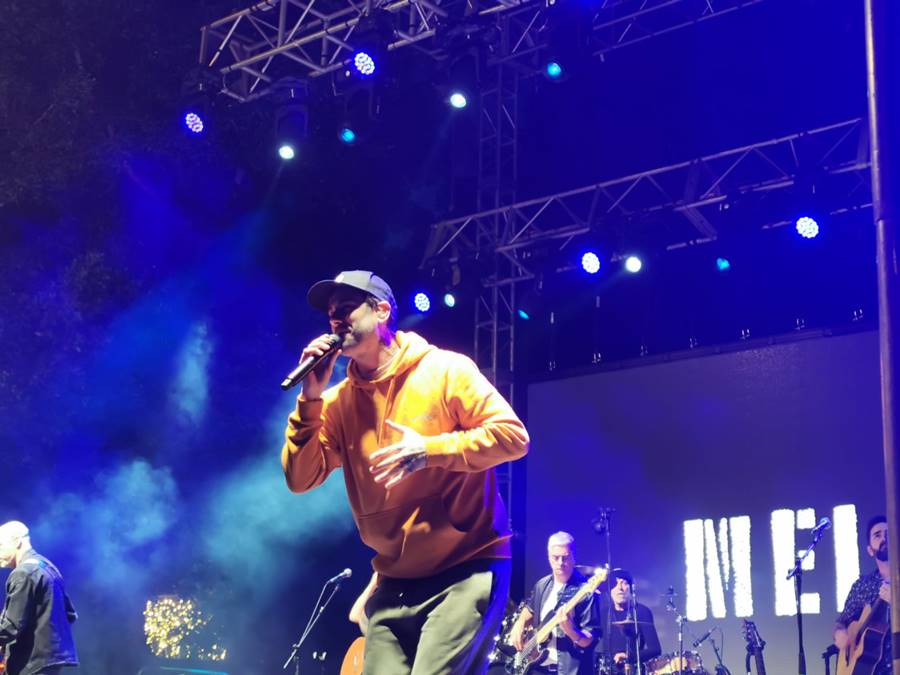 Melendi en el escenario de Los Llanos.
