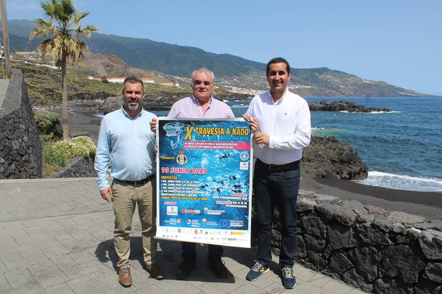 De izquierda a derecha: el concejal de Deportes de Breña Baja, Juan Manuel Pérez; el presidente del Real Nuevo Club Náutico de Santa Cruz de La Palma, Jerónimo Chacopino Molina, y el alcalde de Breña Baja, Borja Pérez. 