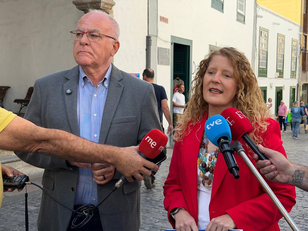 Raquel Díaz, diputada del PP, con Carlos Cabrera.