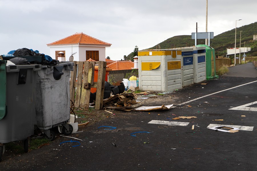 Contenedores de basura en Mazo-Luis G Morera