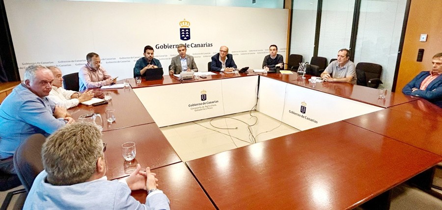 Reunión del consejero con Asprocan.