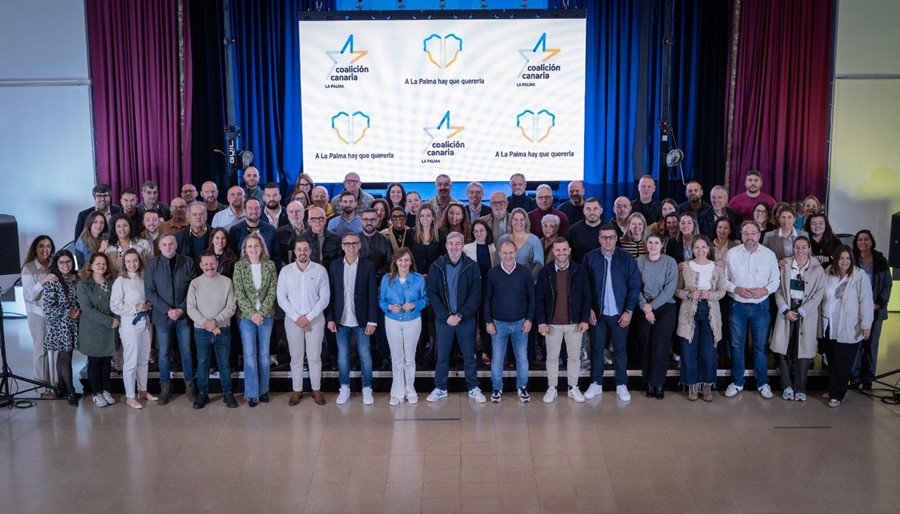 Foto de familia de los nacionalistas palmeros con Clavijo-Archivo.