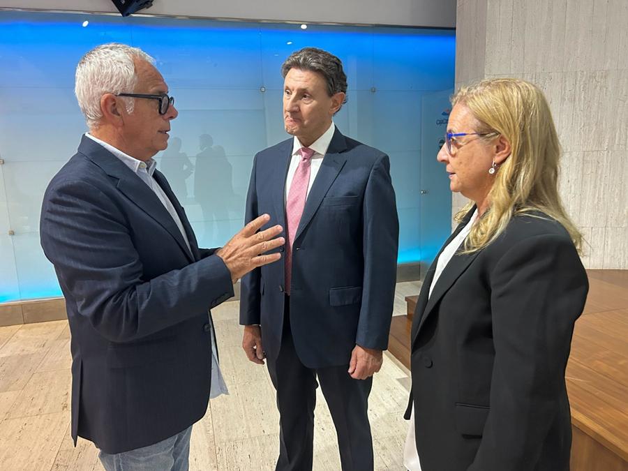 El director general de Formación, José Manuel González Afonso,  junto a Nicolás Vela y Carmen Ballester.