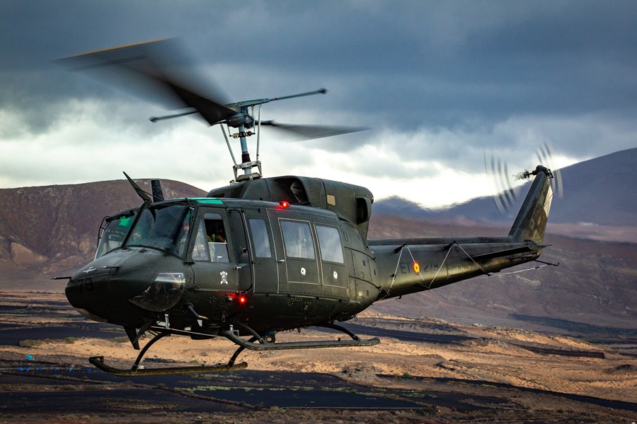 El helicóptero AB212 (HU-18) es utilizado para misiones de vigilancia y reconocimiento principalmente.