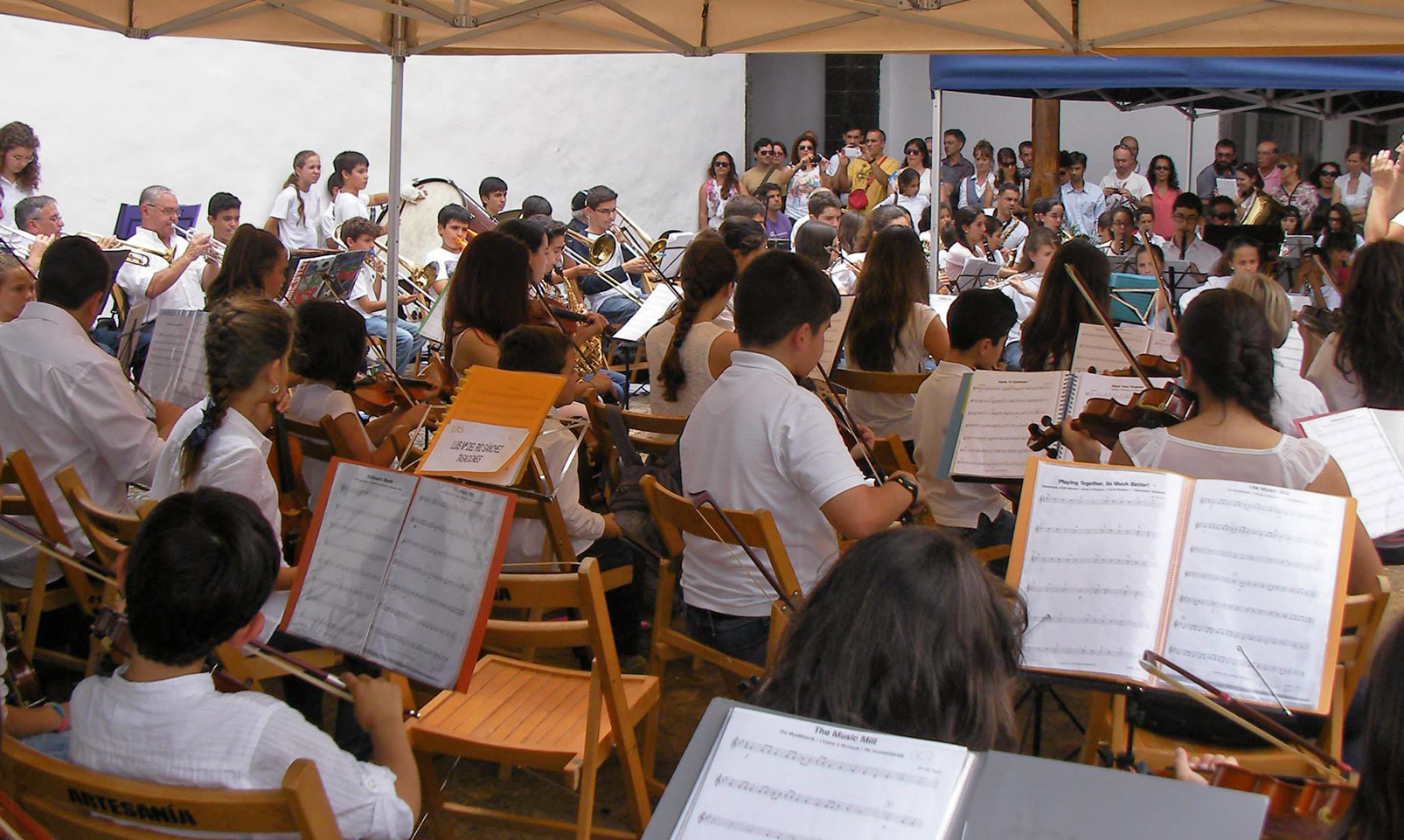 Alumnos de la Escuela Insular de Música en una actuación.