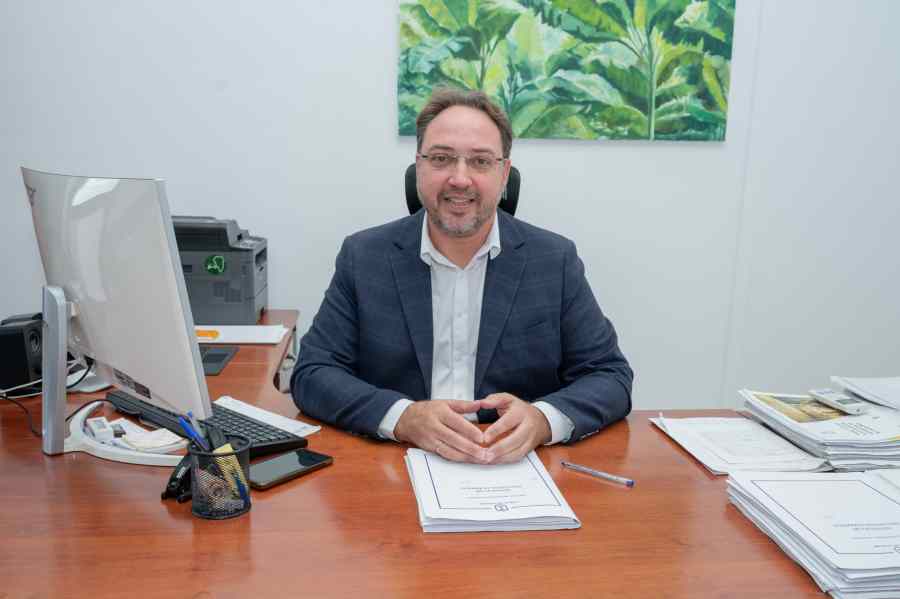 Fernando González, consejero.