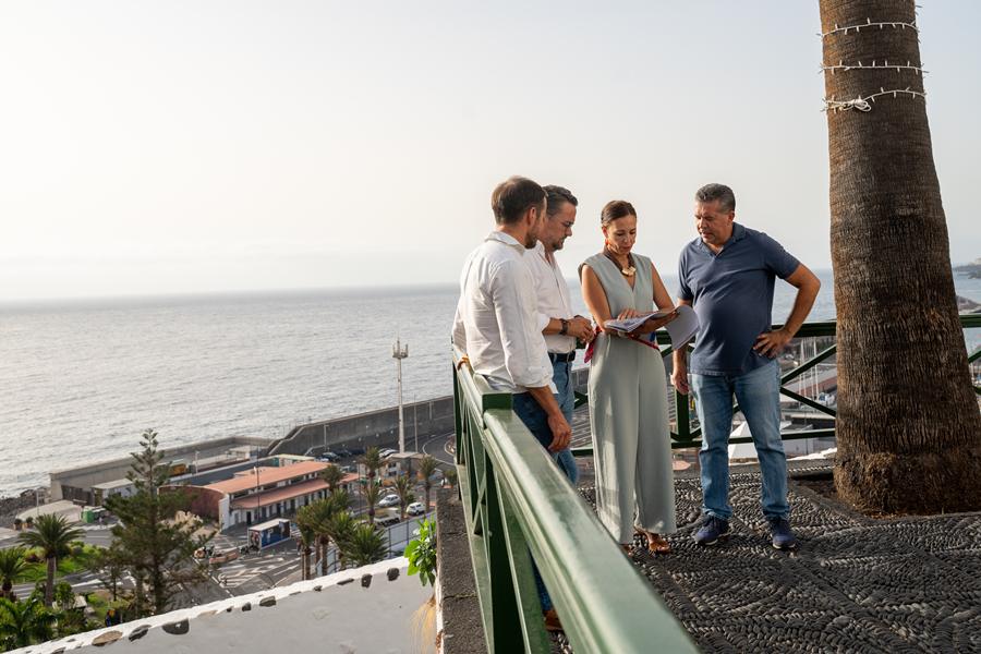 Foto La consejera de Turismo y Empleo del gobierno canario conoce el proyecto del mirador de La Luz de Santa Cruz de La Palma
