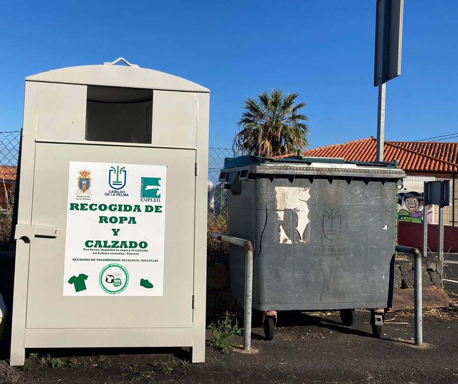 Foto Nuevo contenedor de ropa en Velhoco