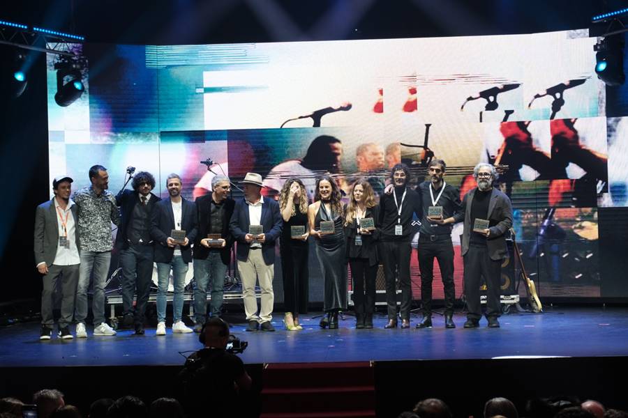 Foto de familia de los premiados