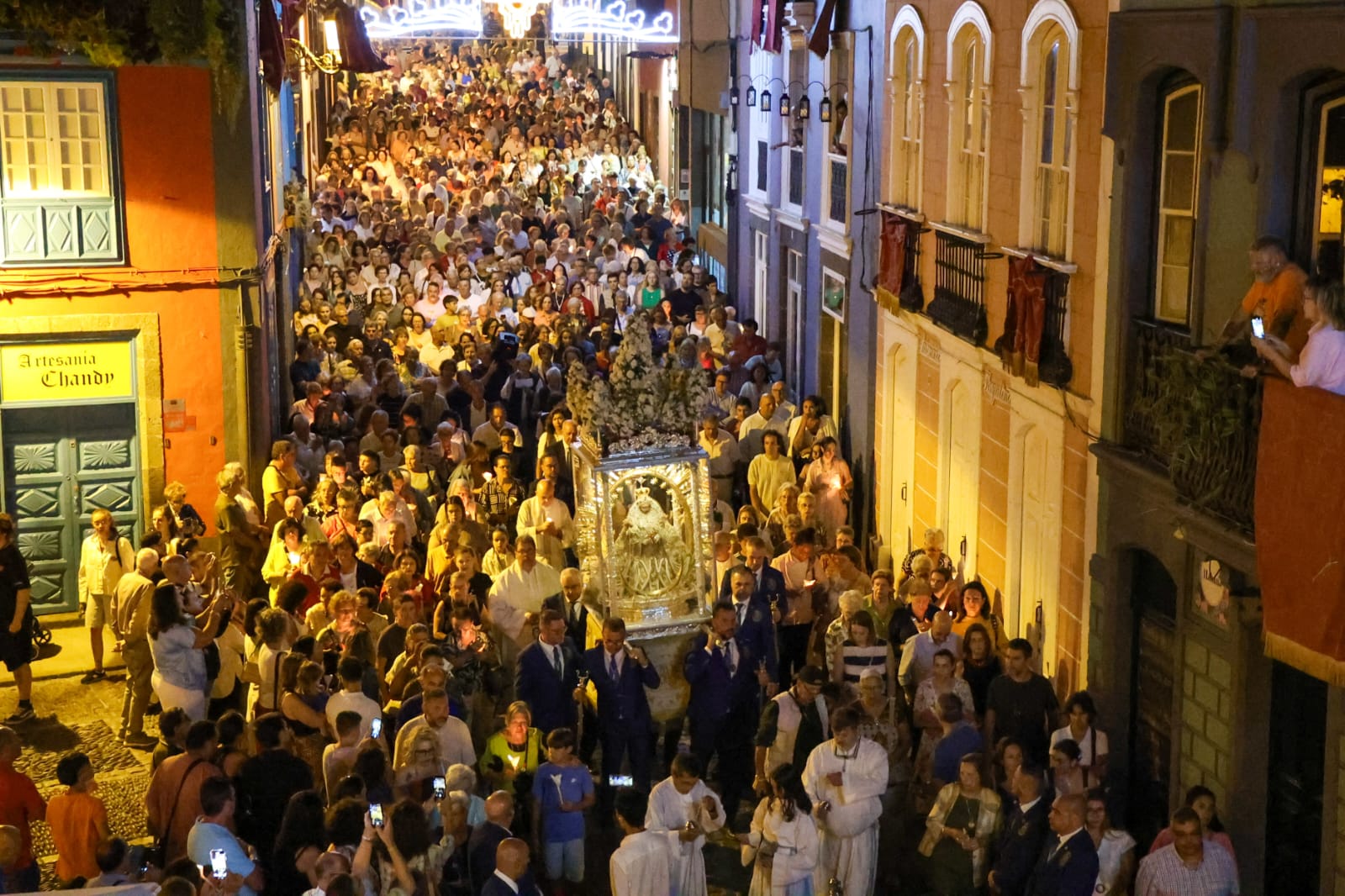 Procesión de la Virgen de las Nieves la noche del sábado en Santa Cruz de La Palma. Foto de José Ayut.