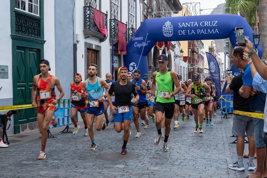 Momento de la salida de la Enano Trail 2025 de Santa Cruz de La Palma Imagen de Gabriel Mendoza