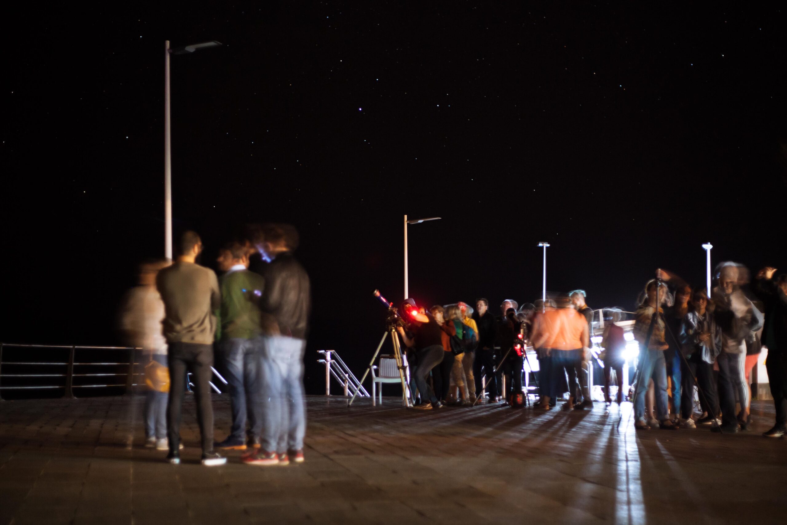 Observando las estrellas en Puerto Naos. Robert Nazco.