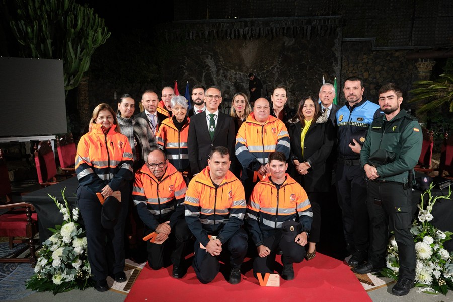 Reconocimiento especial PC + autoridades