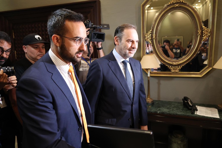 Archivo. El exministro José Luis Ábalos a su llegada al Parlamento de Canarias. EUROPA PRESS (23 mayo 2025).