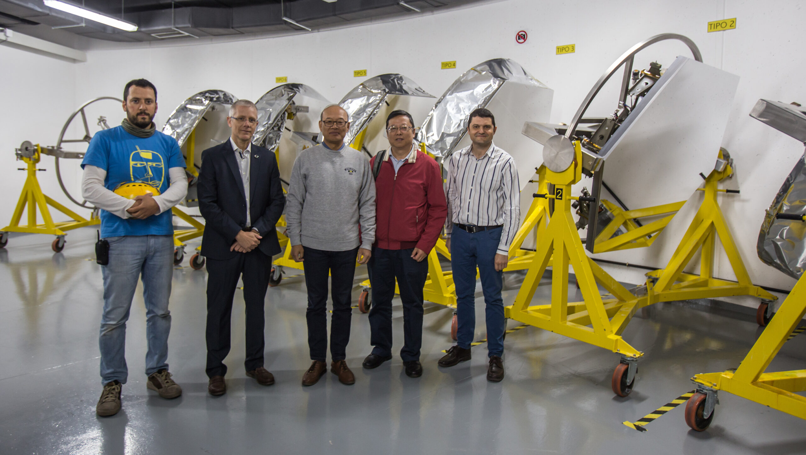 En la sala de aluminizado de espejos del GTC. Daniel López.