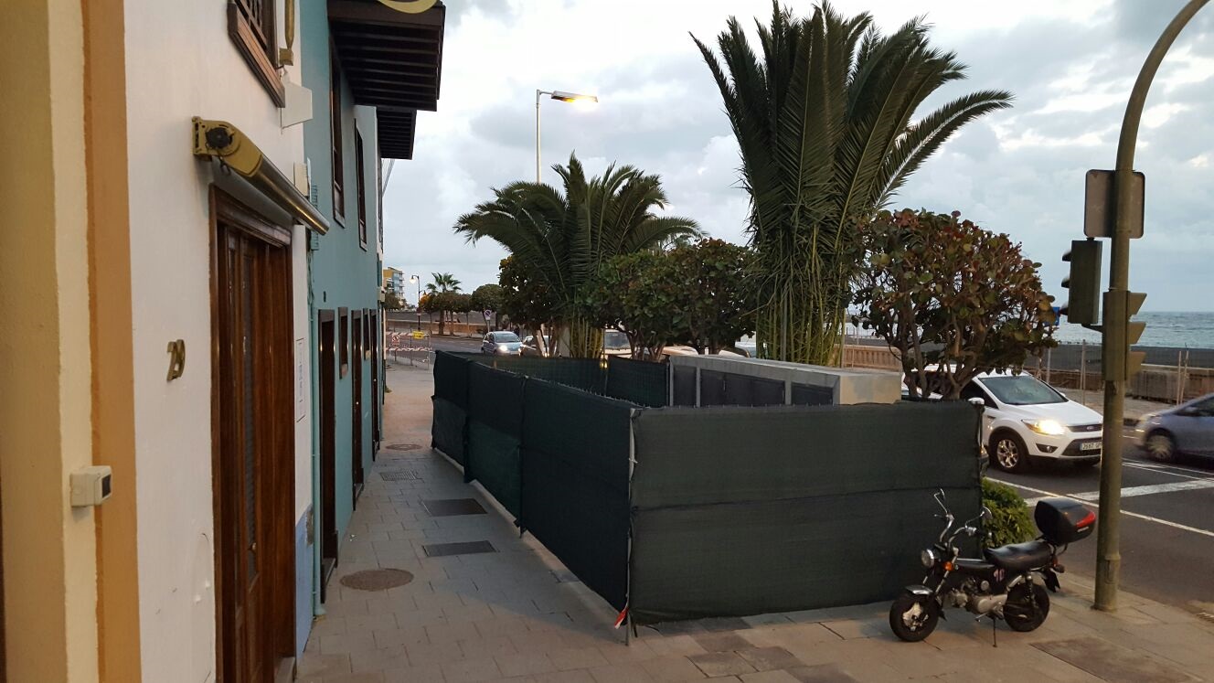 Obra de instalación eléctrica en la Avenida Marítima.