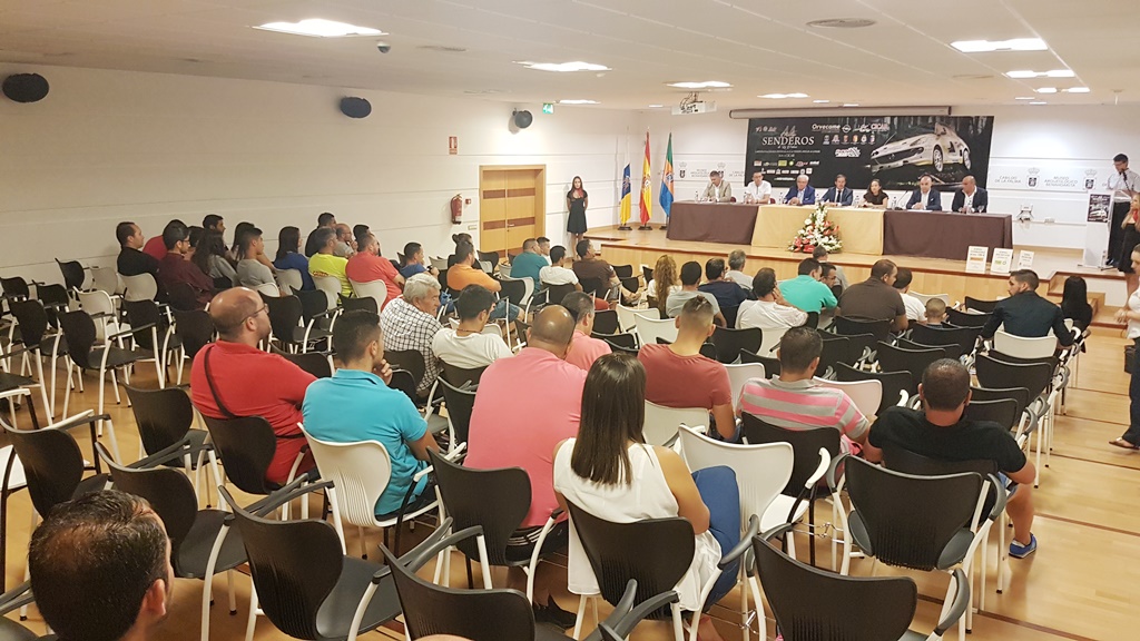 Público asistente a la presentación del rally.