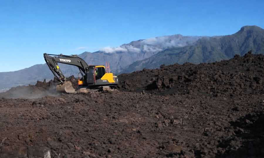 Comienzo de las obras en la LP2 en el tramo destruido por el volcán (2)
