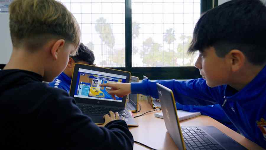 Niños participando en la Liga Saludable